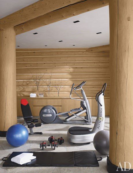 A contemporary home gym by Atelier AM.